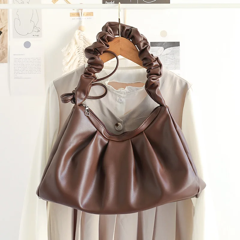 Korean Version of The New Pleated Underarm Women's Casual Versatile Texture Soft Leather Tote Bag Retro Shoulder Messenger Bag
Korean Version of The New Pleated Underarm Women's Casual Versatile Texture Soft Leather Tote Bag Retro Shoulder Messenger Bag
