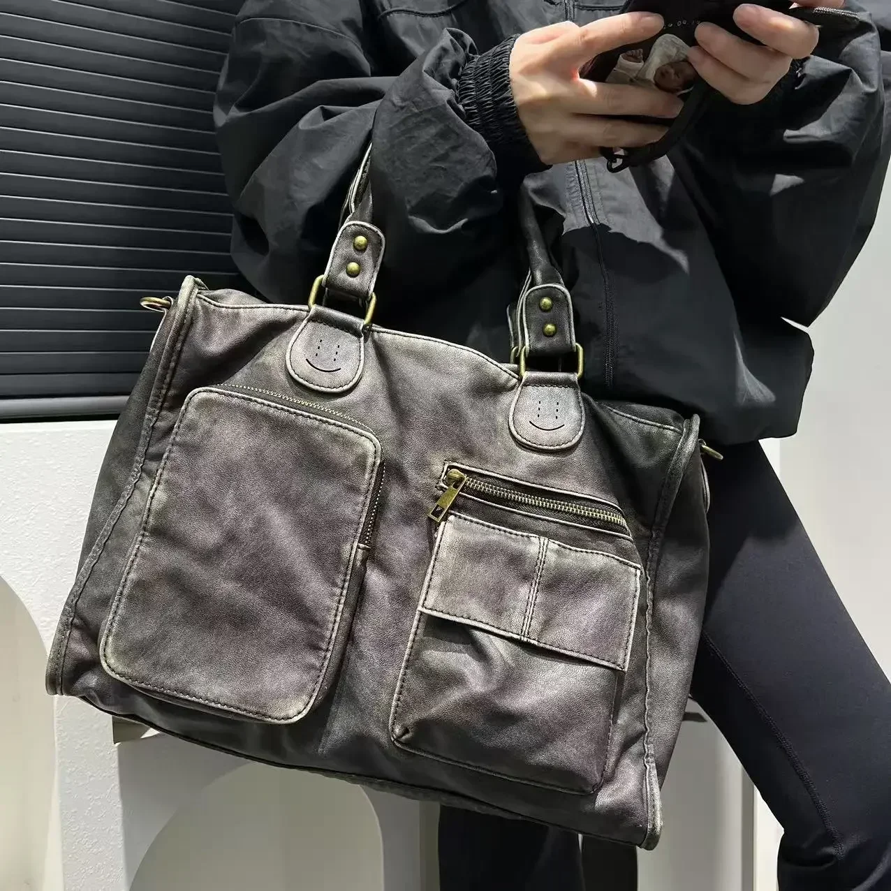 Ladies' Fashion Y2K Multi Pocket Hot Girl Washed Motorcycle Tote Bag Large Capacity Vintage Single Shoulder Handbag
Ladies' Fashion Y2K Multi Pocket Hot Girl Washed Motorcycle Tote Bag Large Capacity Vintage Single Shoulder Handbag