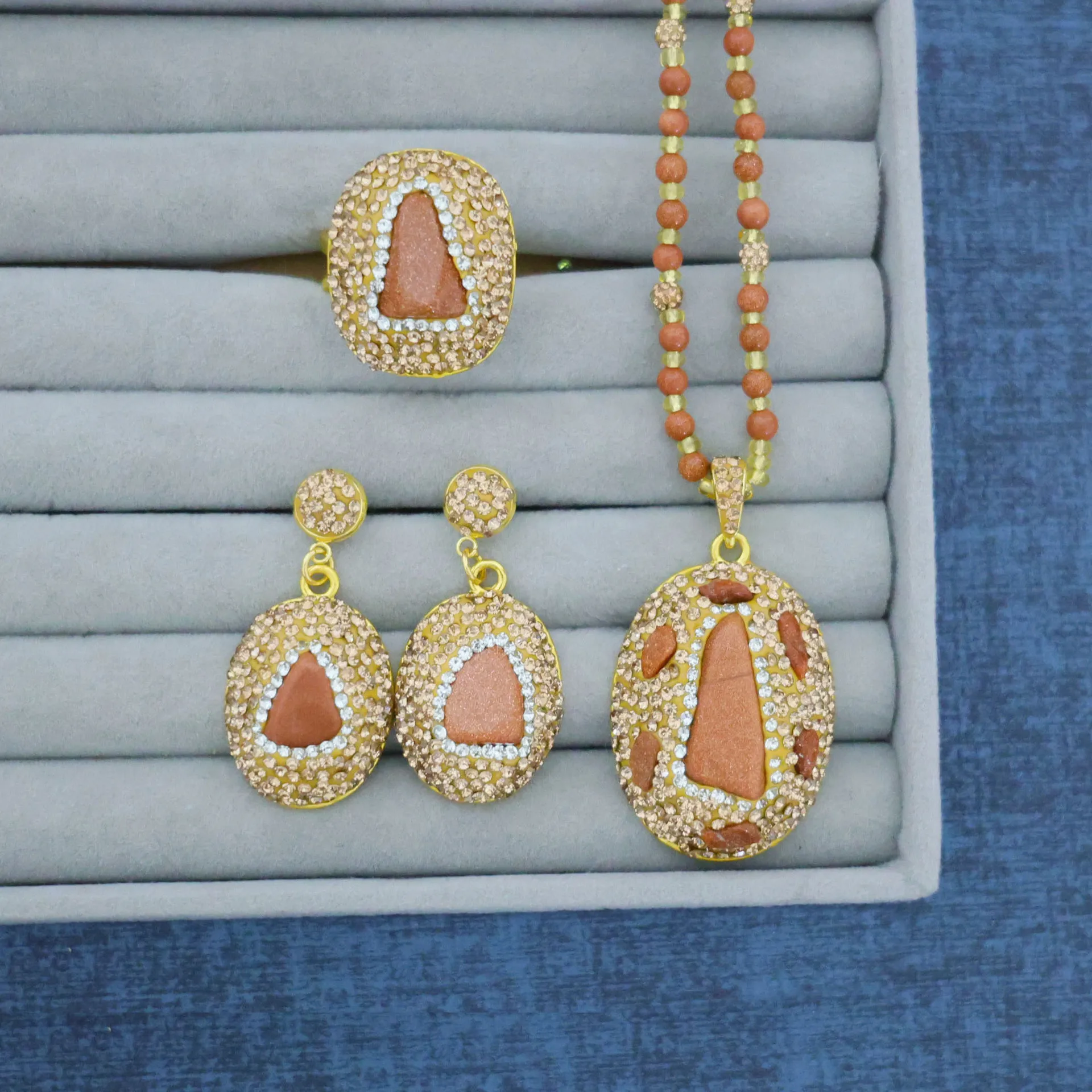 New natural stone three-piece set, natural gold sand stone environmentally friendly color jewelry, medieval light luxury handmad
New natural stone three-piece set, natural gold sand stone environmentally friendly color jewelry, medieval light luxury handmad
