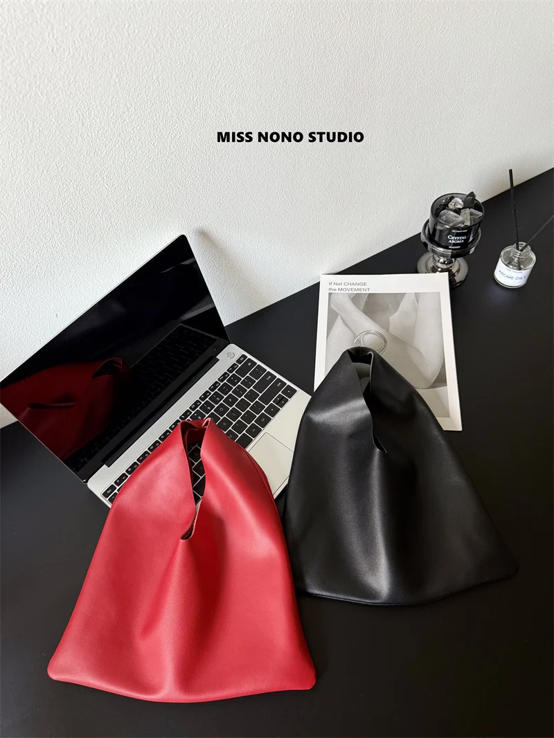 Red Large Capaci Leather Handbag e ape Commuter Bag Women's Tote Bag Soft Handheld Bag Modern Neutral Sle
Red Large Capaci Leather Handbag e ape Commuter Bag Women's Tote Bag Soft Handheld Bag Modern Neutral Sle