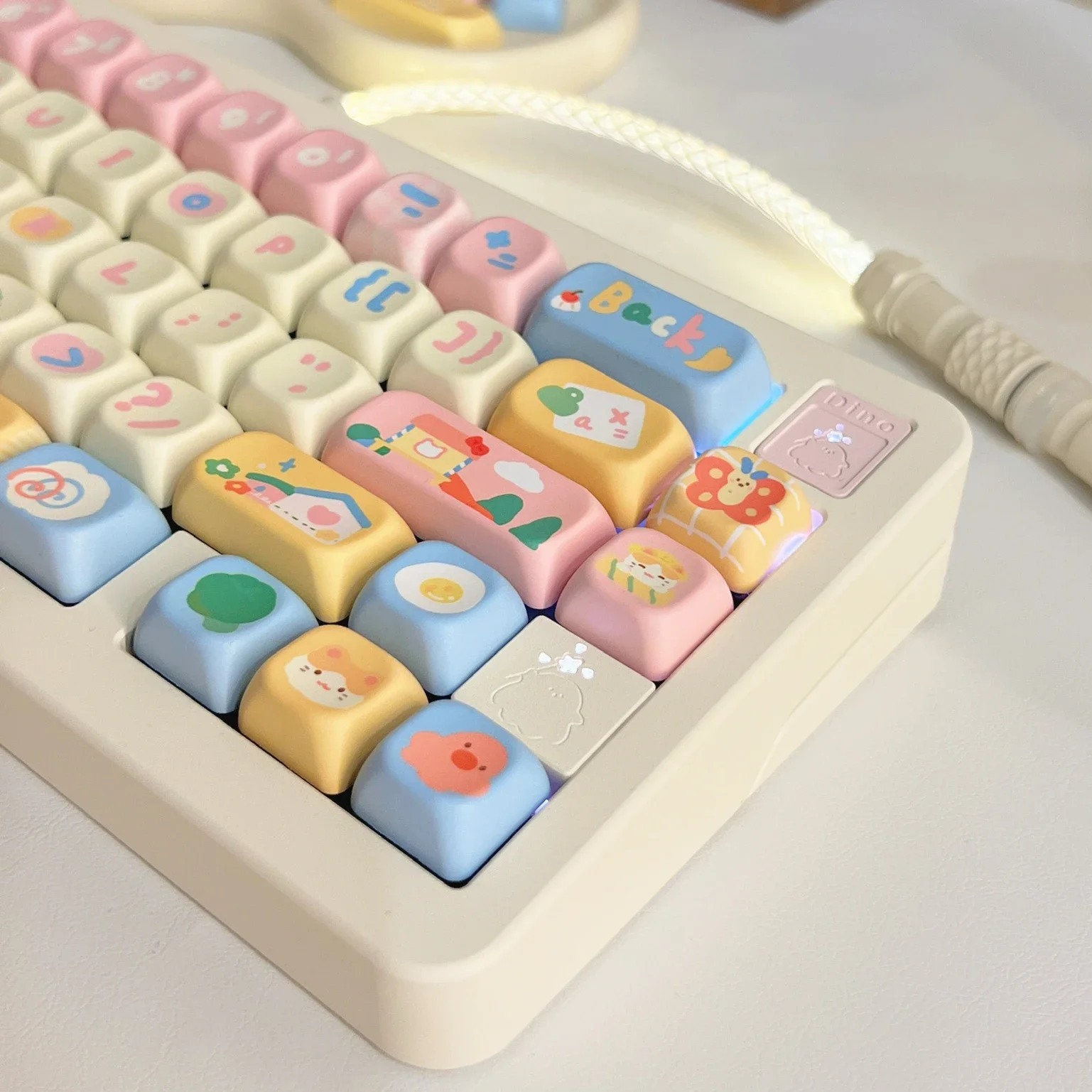Mengmeng kindergarten keycaps EOA highly customized PBT five-sided sublimation mechanical keyboard 141 full set of keycaps
Mengmeng kindergarten keycaps EOA highly customized PBT five-sided sublimation mechanical keyboard 141 full set of keycaps