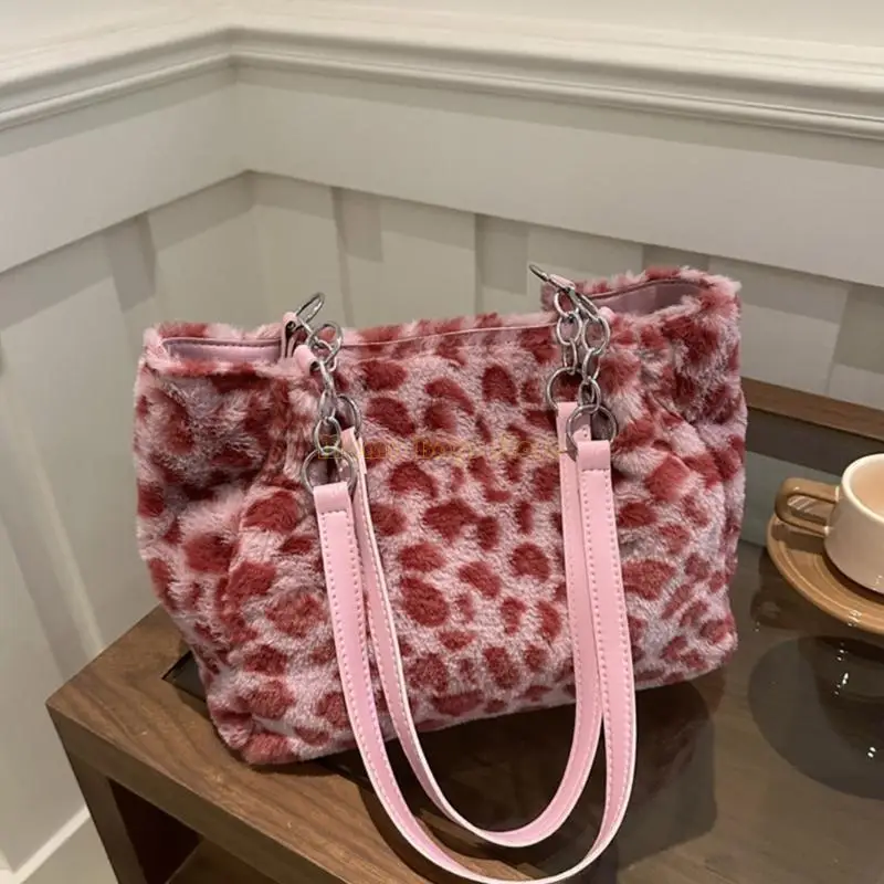X90D Leopard Print Shoulder Bag Plush Handbag Large Capacity Armpit Bags Comfortable Strap Suitable for Various Occasion
X90D Leopard Print Shoulder Bag Plush Handbag Large Capacity Armpit Bags Comfortable Strap Suitable for Various Occasion