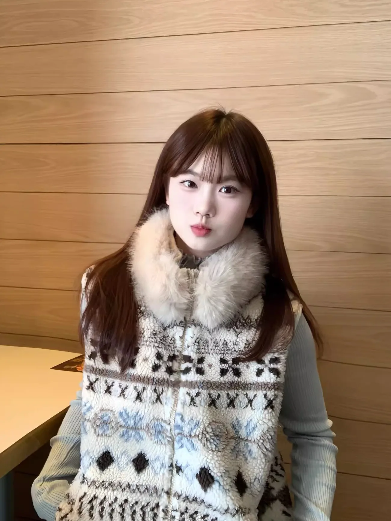 Women's Faux Fur Vest Warm Floral Embroidery Integrated Leather Autumn Winter Korean Style Vintage Lamb Fur Vest Jacket
Women's Faux Fur Vest Warm Floral Embroidery Integrated Leather Autumn Winter Korean Style Vintage Lamb Fur Vest Jacket