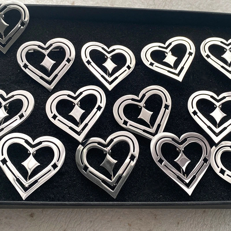 WLP Stainless Steel Custom Heart Shape Hollow Brooch Pins Personalized Your Fashion Logo Pattern Image Lapel Collar Badges Gift
WLP Stainless Steel Custom Heart Shape Hollow Brooch Pins Personalized Your Fashion Logo Pattern Image Lapel Collar Badges Gift