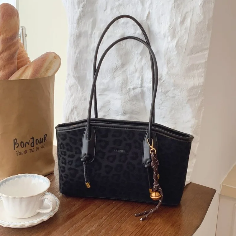 Vintage Minimalist Diaper Bags For Women Elegant Leather Tote Bag Classic Designer Large Capacity Luxury Fashionable
Vintage Minimalist Diaper Bags For Women Elegant Leather Tote Bag Classic Designer Large Capacity Luxury Fashionable