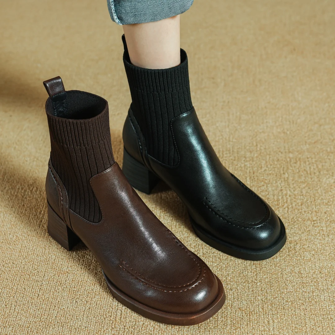 Женские осенние ботильоны без шнуровки из коровьей кожи эластичной вязки в стиле пэчворк, повседневные женские мягкие короткие ботинки на среднем каблуке 5,5 см
Женские осенние ботильоны без шнуровки из коровьей кожи эластичной вязки в стиле пэчворк, повседневные женские мягкие короткие ботинки на среднем каблуке 5,5 см