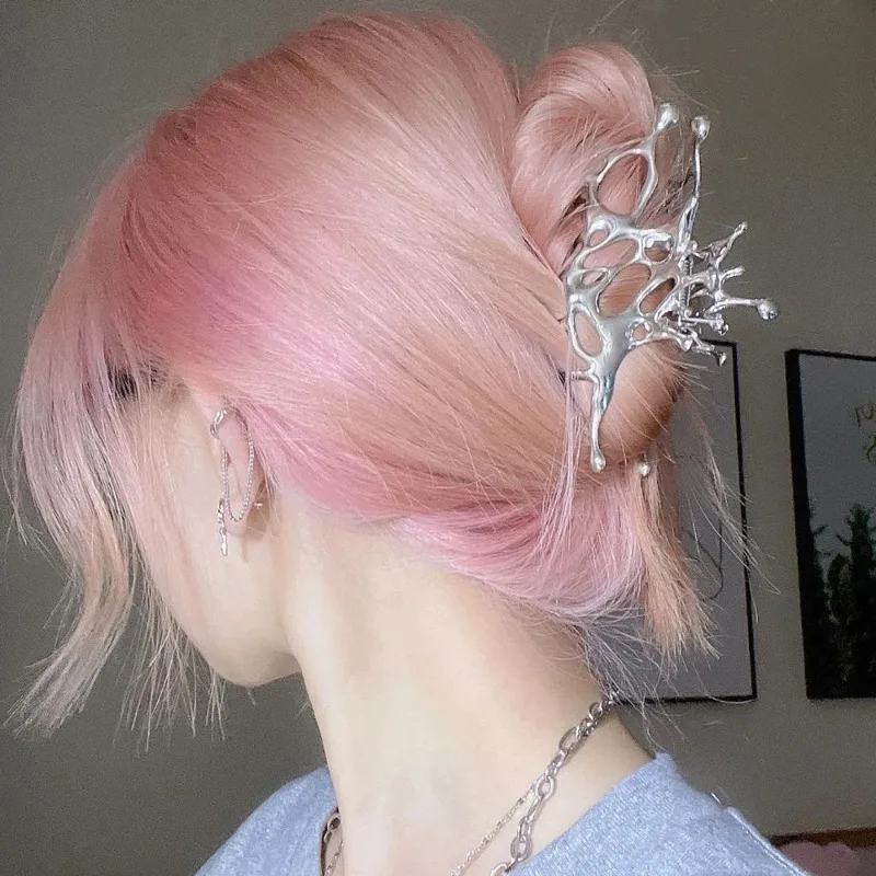 Y2K Liquid Metal Butterfly Hair Claw Hairpin 2024 Trendy NEW Design Irregular Hollowed HairClip Women Headwear Accessories
Y2K Liquid Metal Butterfly Hair Claw Hairpin 2024 Trendy NEW Design Irregular Hollowed HairClip Women Headwear Accessories