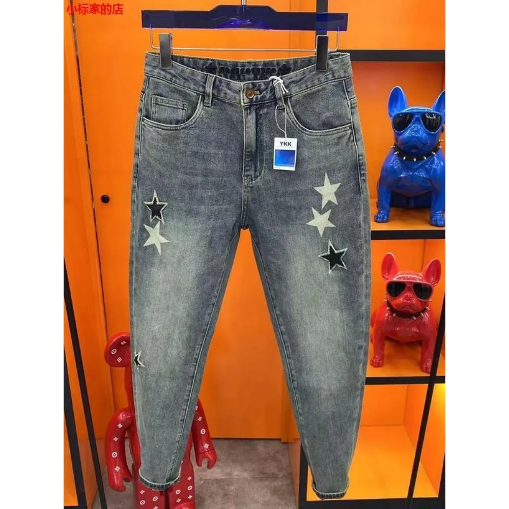 2023 New Fashion Men's Ripped Jeans Trousers Vintage Harbor High-end Light Luxury Design Star Patch Denim Pants Classic Jeans
2023 New Fashion Men's Ripped Jeans Trousers Vintage Harbor High-end Light Luxury Design Star Patch Denim Pants Classic Jeans