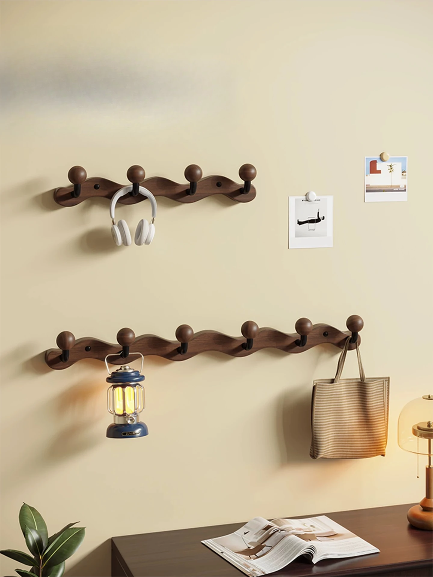 Solid wood wall wall hanging into the door entrance coat hook wall without punching keys coat rack
Solid wood wall wall hanging into the door entrance coat hook wall without punching keys coat rack