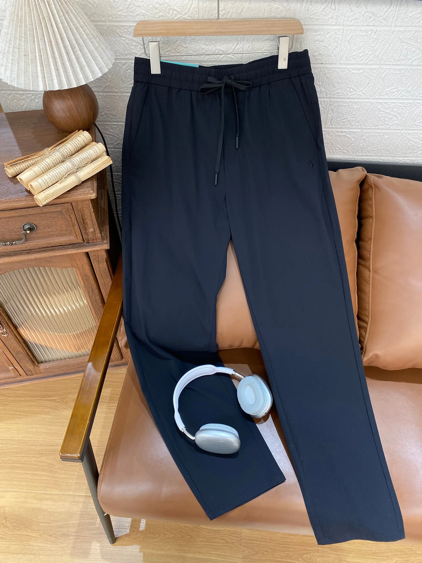 Мужские повседневные спортивные брюки Paul Pedro из нейлона с эластичным поясом, быстросохнущие, тонкие, удобные, длинные
Мужские повседневные спортивные брюки Paul Pedro из нейлона с эластичным поясом, быстросохнущие, тонкие, удобные, длинные