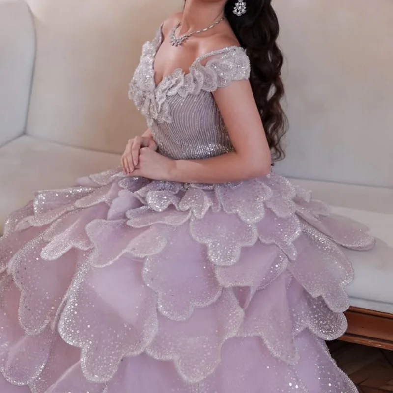 Customized layering Straps Tull Wedding Dresses applique crystal Tull 3D flower layering Bridal Gowns Made Dress
Customized layering Straps Tull Wedding Dresses applique crystal Tull 3D flower layering Bridal Gowns Made Dress