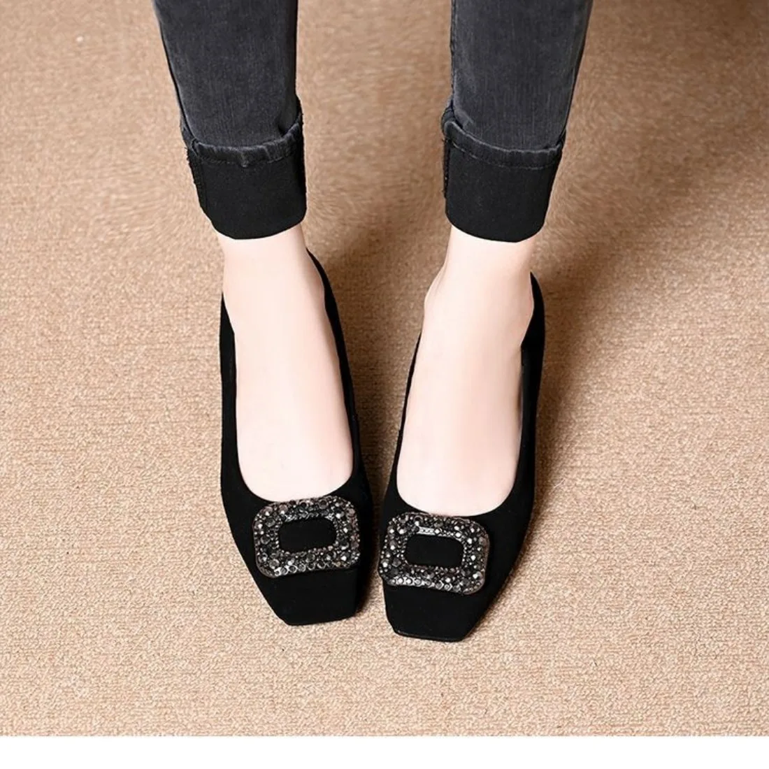 Дизайнерские туфли на плоской подошве со снежинками, новинка 2025, женские квадратные туфли на одинарной платформе, свадебные туфли на каблуке 3-5 см
Дизайнерские туфли на плоской подошве со снежинками, новинка 2025, женские квадратные туфли на одинарной платформе, свадебные туфли на каблуке 3-5 см