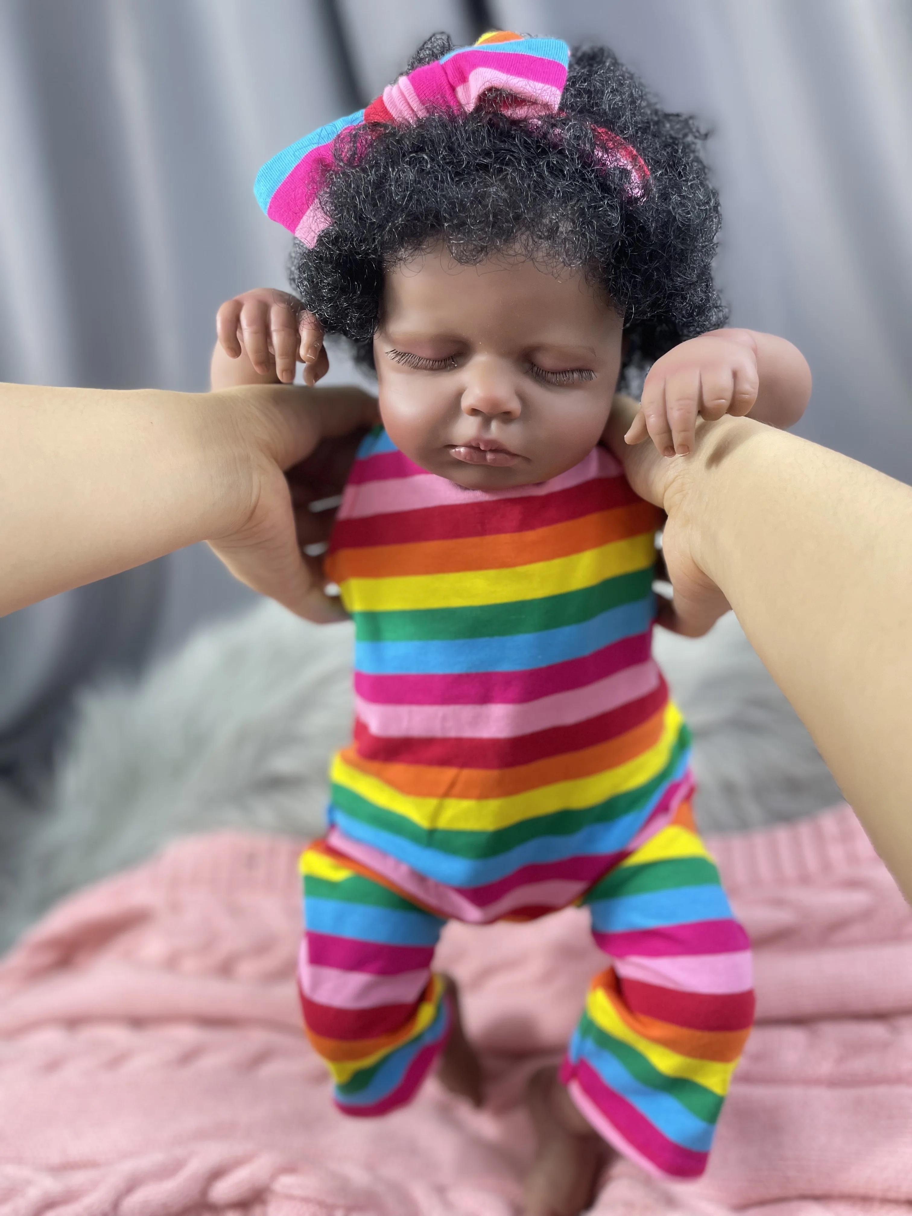 19 inch Loulou Reborn Black Girl African American Cute Sleeping Baby Hand Implanted Curly Hair Realistic Details Newborn Baby
19 inch Loulou Reborn Black Girl African American Cute Sleeping Baby Hand Implanted Curly Hair Realistic Details Newborn Baby