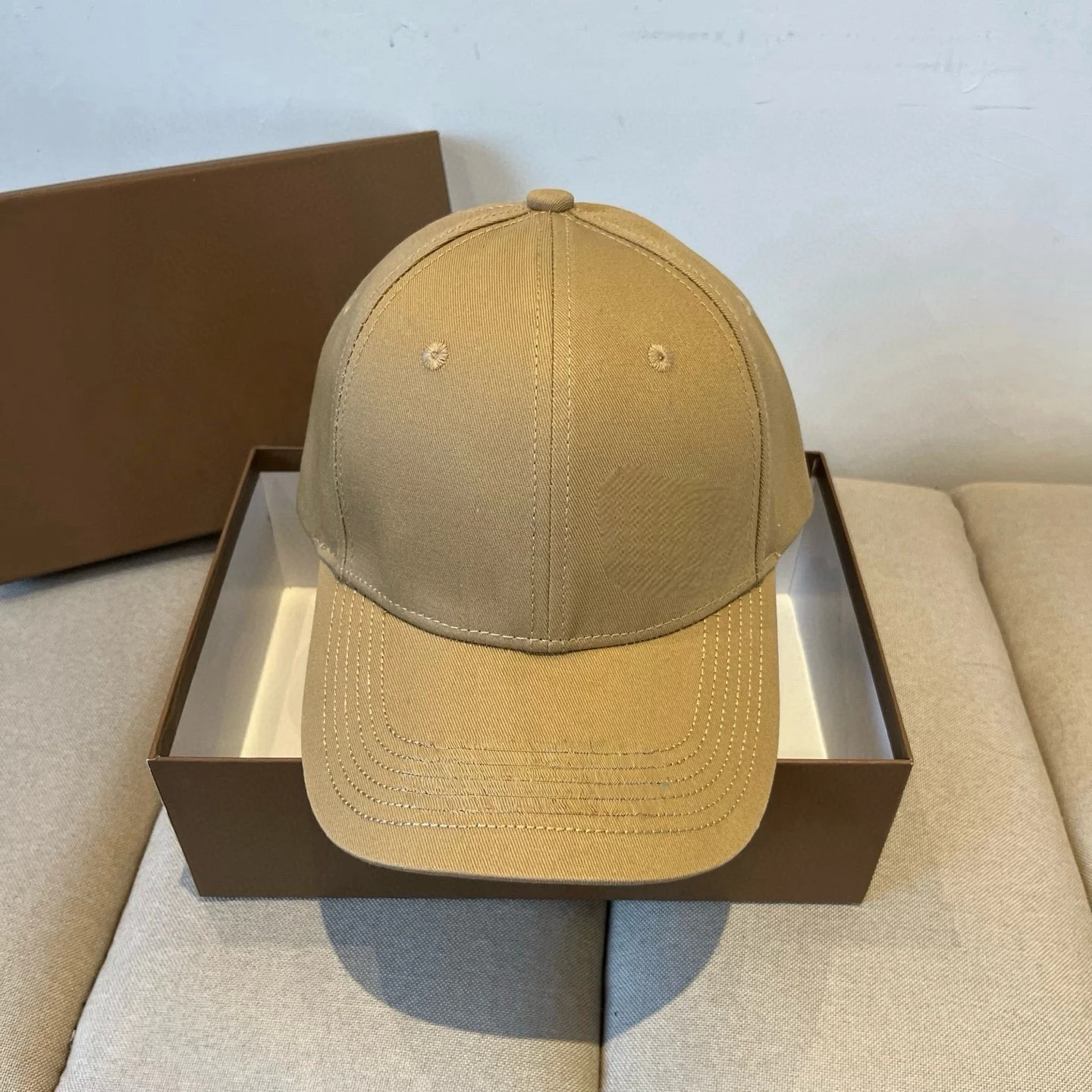 Unisex Embroidered Baseball Cap High End Quality Unique Headpiece Couples Special Festival Gift Stylish Similar Hat Snapback Cap
Unisex Embroidered Baseball Cap High End Quality Unique Headpiece Couples Special Festival Gift Stylish Similar Hat Snapback Cap