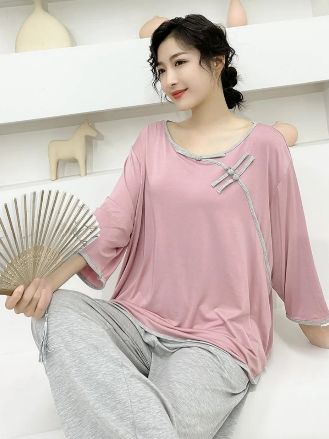 plus Size Sleepwear Set Casual Long Pants Outerwear Summer Lightweight Patchwork Button round Neck Short Sleeve Home Clothes
plus Size Sleepwear Set Casual Long Pants Outerwear Summer Lightweight Patchwork Button round Neck Short Sleeve Home Clothes
