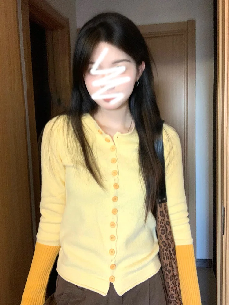 Unique Knitted Yellow Color Block Short Sweater Coat Women's Fashion Autumn Winter Korean Style Loose Fit Button Detail Cardigan
Unique Knitted Yellow Color Block Short Sweater Coat Women's Fashion Autumn Winter Korean Style Loose Fit Button Detail Cardigan