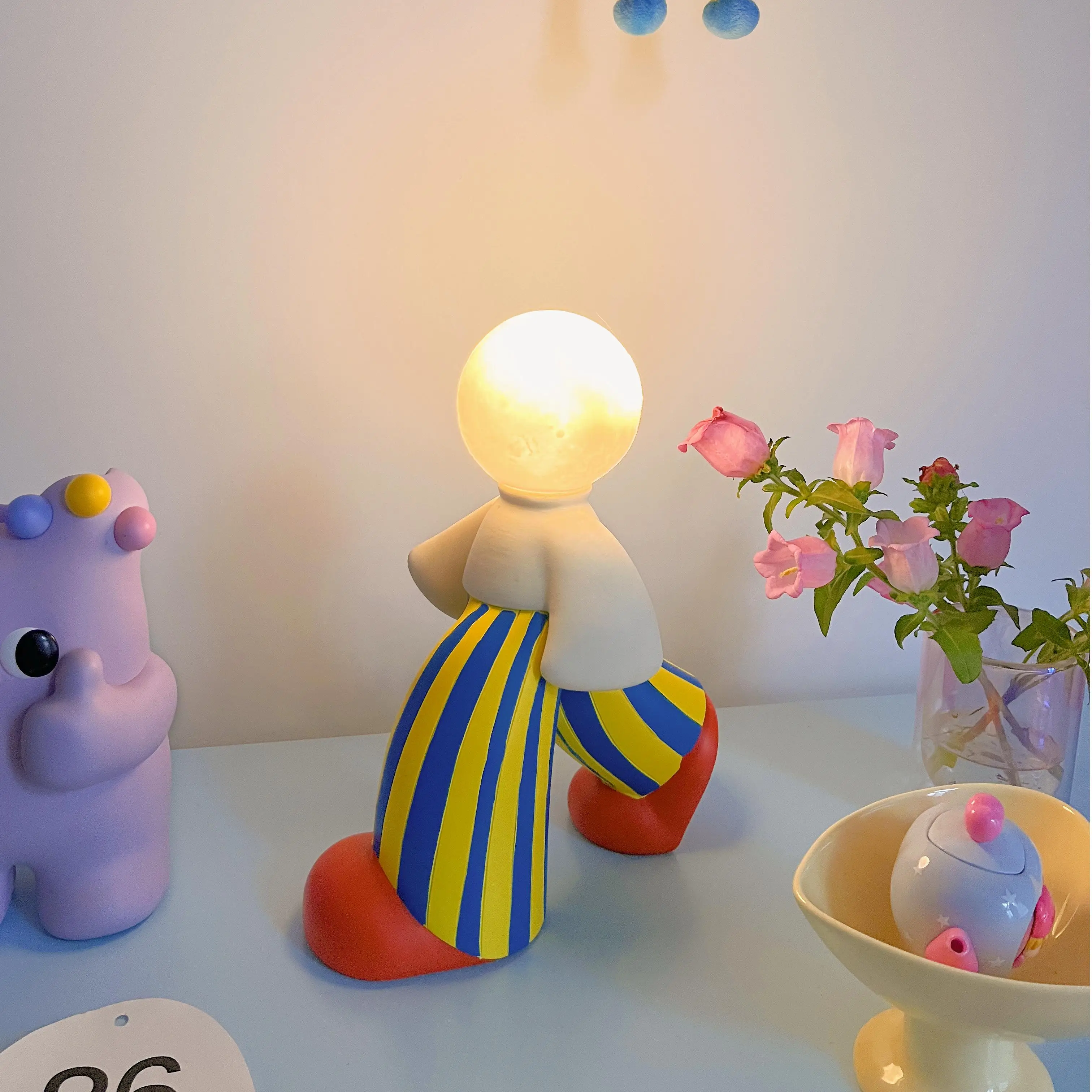 Artistic figure desk lamp ornament desktop home decoration living room bedside lamp birthday gift for friends
Artistic figure desk lamp ornament desktop home decoration living room bedside lamp birthday gift for friends