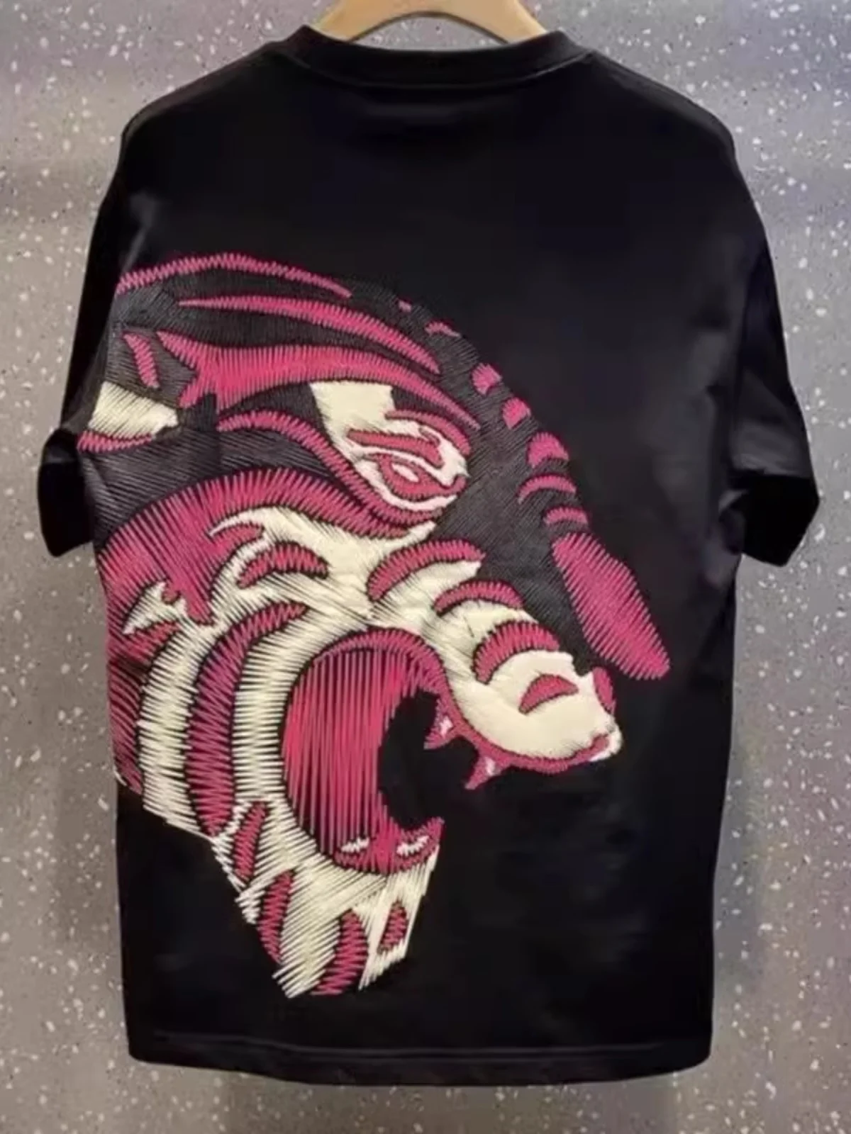 Мужская летняя свободная повседневная футболка оверсайз с вышивкой китайского тигра, круглым вырезом и коротким рукавом, для пар
Мужская летняя свободная повседневная футболка оверсайз с вышивкой китайского тигра, круглым вырезом и коротким рукавом, для пар