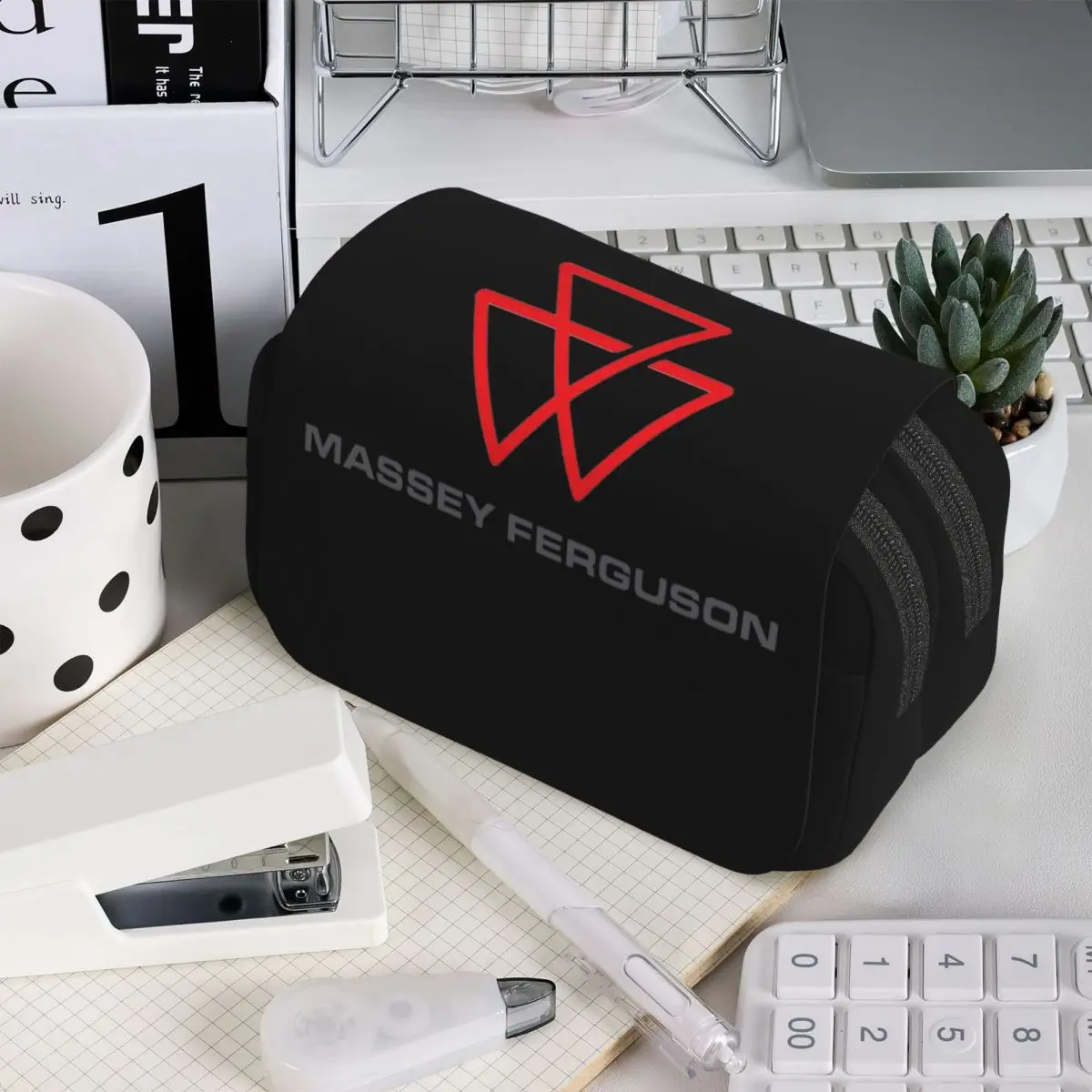 Пенал с логотипом Massey Ferguson для мальчиков и девочек, школьный пенал, сумка для канцелярских принадлежностей, сумка для ручек
Пенал с логотипом Massey Ferguson для мальчиков и девочек, школьный пенал, сумка для канцелярских принадлежностей, сумка для ручек