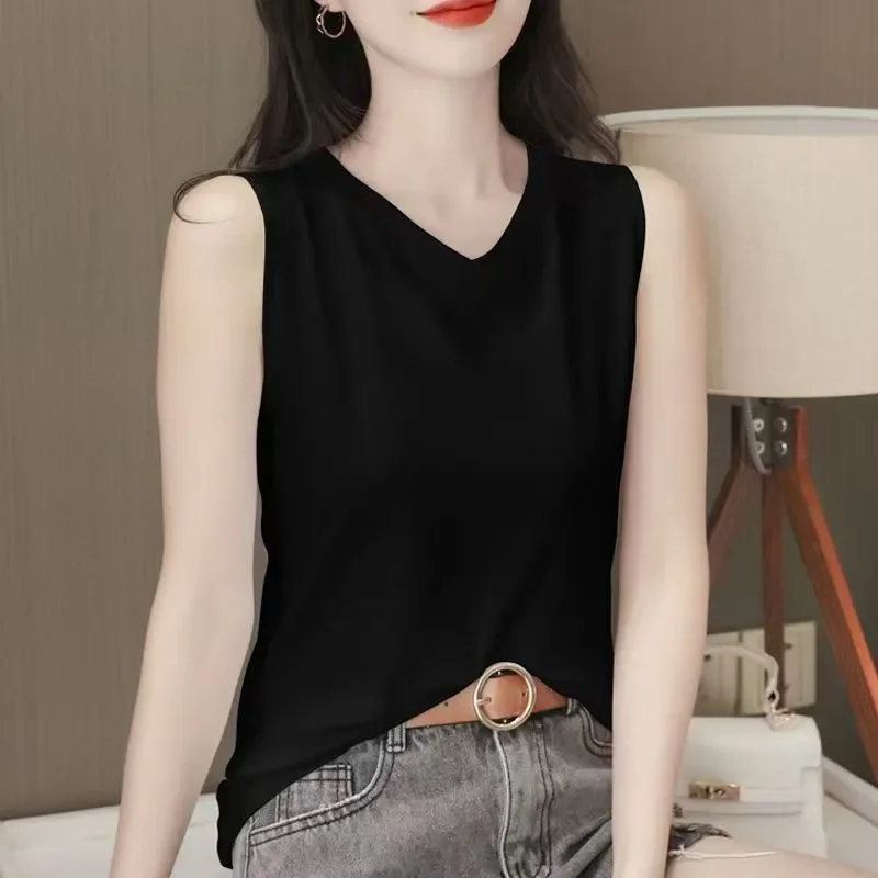 V Neck Sleeveless Top Women Casual Asymmetrical Design Regular Fit Summer Wear Office Style Black Solid Color T Shirt
V Neck Sleeveless Top Women Casual Asymmetrical Design Regular Fit Summer Wear Office Style Black Solid Color T Shirt