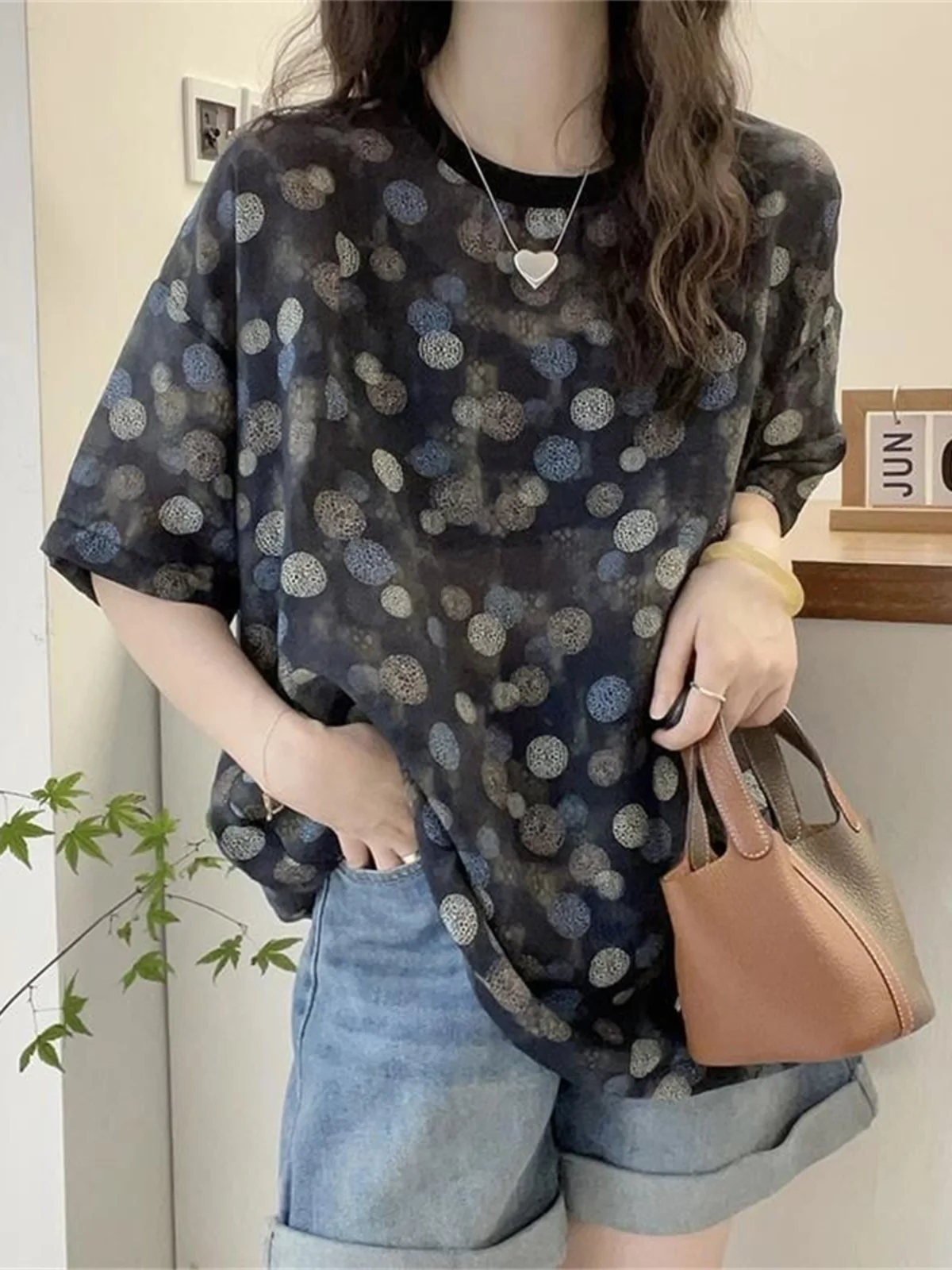 Polka Dot A-Line Silk Shirt Women's Summer Fashion Doll Top Street Style Loose Fit Short Sleeve round Neck Shirt
Polka Dot A-Line Silk Shirt Women's Summer Fashion Doll Top Street Style Loose Fit Short Sleeve round Neck Shirt
