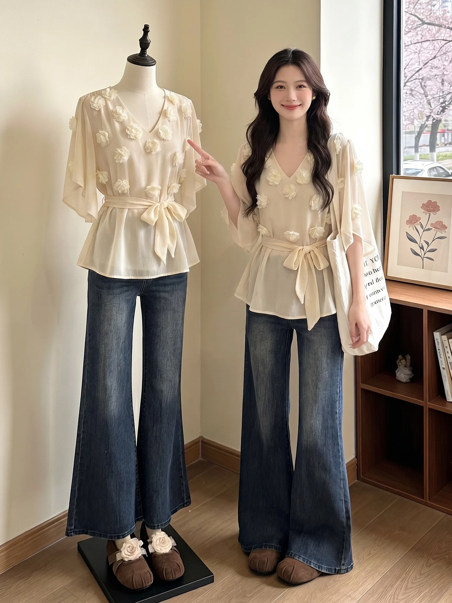 Women's V-neck Short-sleeved Shirt Flattering Waist Design Floral 3d Embellishment Korean Style Casual Breathable Top
Women's V-neck Short-sleeved Shirt Flattering Waist Design Floral 3d Embellishment Korean Style Casual Breathable Top