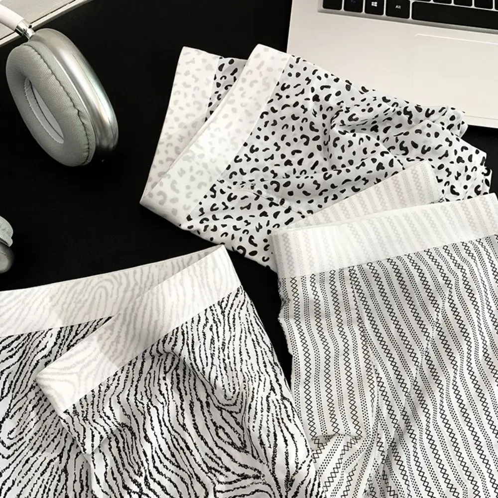 Comfortable Thin Ice Silk Boxer Briefs Stripe Breathable Leopard Print Boxers Seamless Lingerie Cool Feeling Underpants Summer
Comfortable Thin Ice Silk Boxer Briefs Stripe Breathable Leopard Print Boxers Seamless Lingerie Cool Feeling Underpants Summer