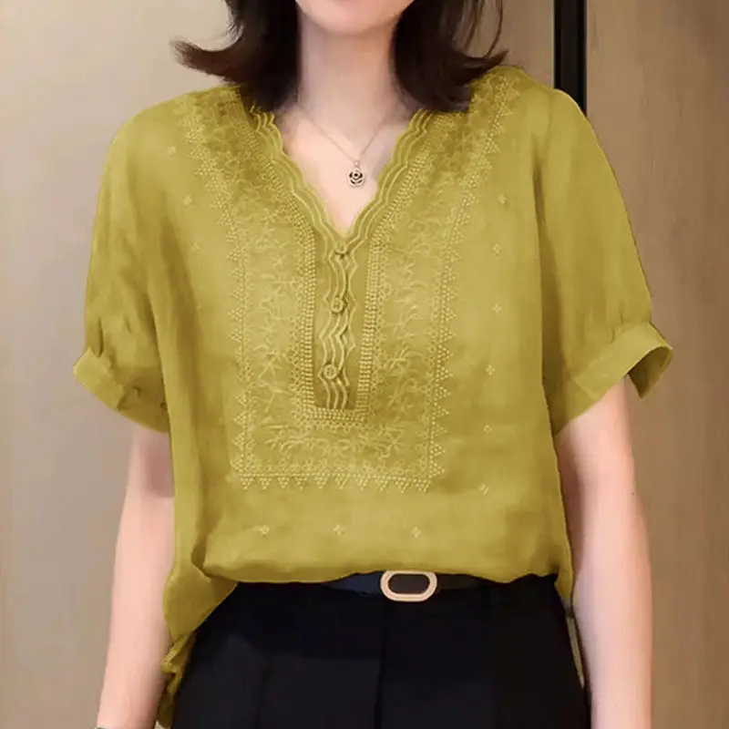 2024 Fashion Brand Women's Blouse Tops Summer Short Sleeve Chiffon Shirt Embroidery Casual Blouses Loose Female Shirts Top Q396
2024 Fashion Brand Women's Blouse Tops Summer Short Sleeve Chiffon Shirt Embroidery Casual Blouses Loose Female Shirts Top Q396