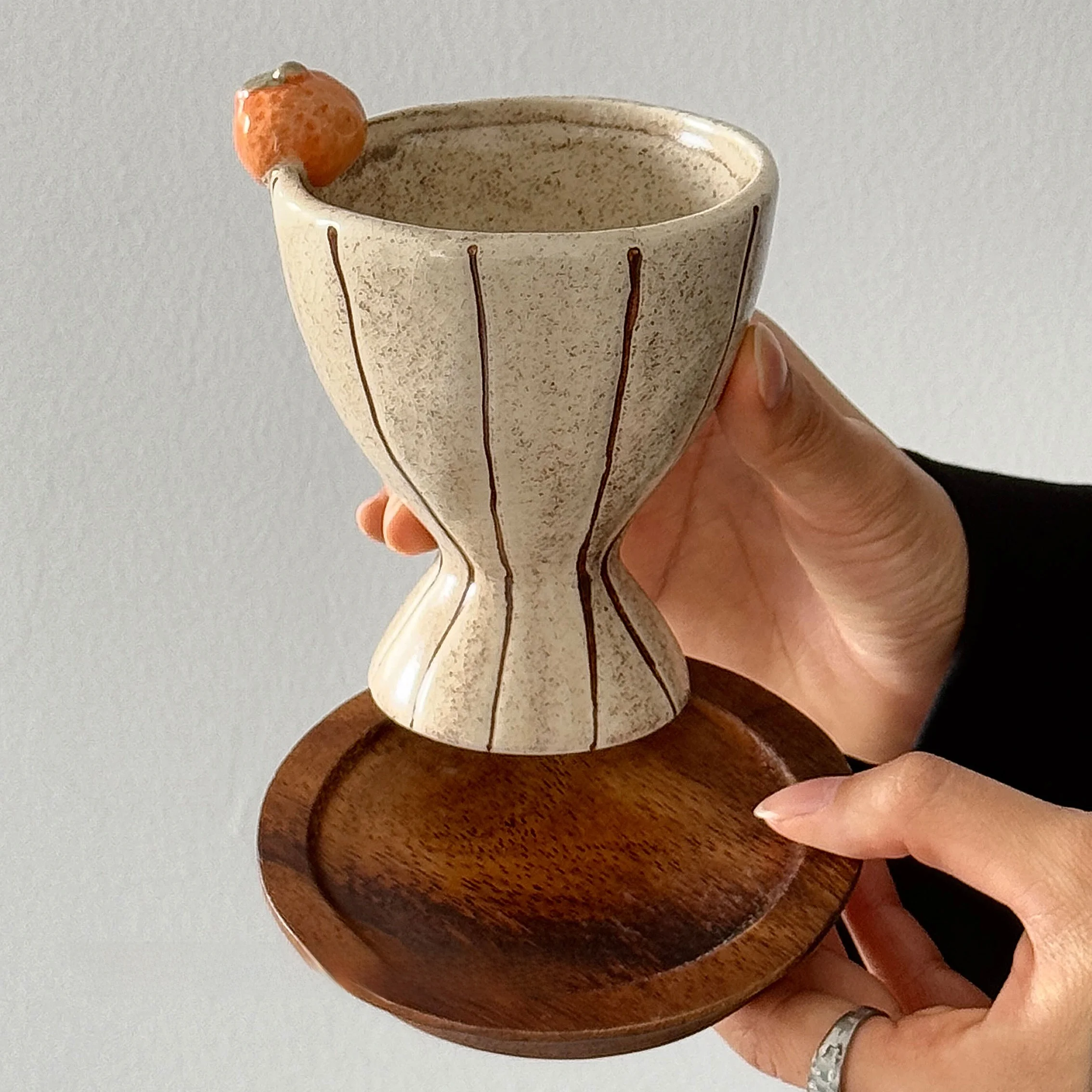Sanq Handmade Cerc Coffee Cup with Orange Design Vintage Sle Latte Art Cup No Handle Geometric Pattern No Lid Gift Box
Sanq Handmade Cerc Coffee Cup with Orange Design Vintage Sle Latte Art Cup No Handle Geometric Pattern No Lid Gift Box