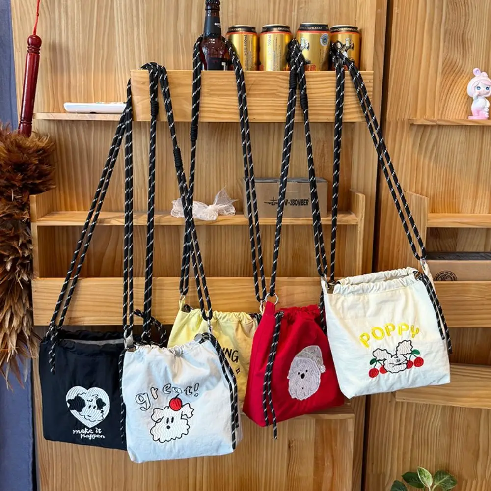 Literary Tote Bag Nylon Drawstring Bag Korean Style Printing Nylon Crossbody Bag Flower Bundle Pocket Embroidery Handbag Student
Literary Tote Bag Nylon Drawstring Bag Korean Style Printing Nylon Crossbody Bag Flower Bundle Pocket Embroidery Handbag Student