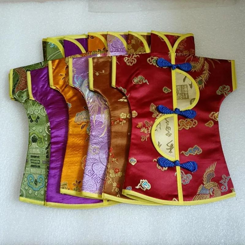 20pcs Chinese knot Silk Brocade Wine Bottle Bags Dust Covers Wedding Christmas Decorative Accessories
20pcs Chinese knot Silk Brocade Wine Bottle Bags Dust Covers Wedding Christmas Decorative Accessories