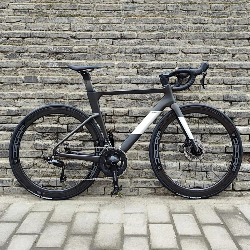 Заводской оригинальный шоссейный велосипед JAVA FUOCO 6 TOP из углеродного волокна, 24-скоростные гидравлические дисковые тормоза, 700C, гоночный велосипед, рама UCI
Заводской оригинальный шоссейный велосипед JAVA FUOCO 6 TOP из углеродного волокна, 24-скоростные гидравлические дисковые тормоза, 700C, гоночный велосипед, рама UCI