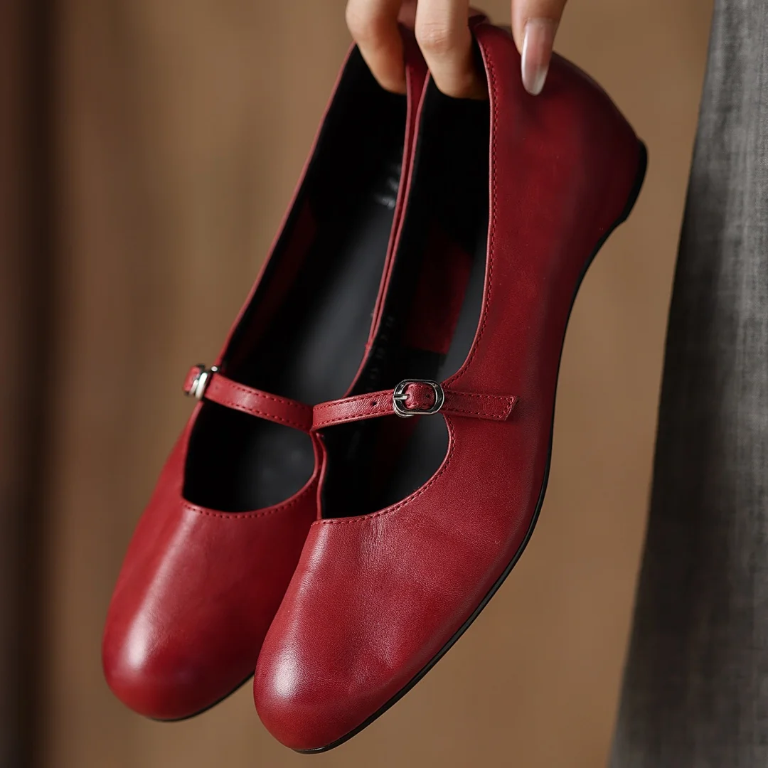 Женские слипоны из коровьей кожи с круглым носком и металлической пряжкой на плоской подошве, повседневная женская обувь высокого качества на танкетке и низком каблуке 2,5 см, мягкая удобная обувь высокого качества
Женские слипоны из коровьей кожи с круглым носком и металлической пряжкой на плоской подошве, повседневная женская обувь высокого качества на танкетке и низком каблуке 2,5 см, мягкая удобная обувь высокого качества