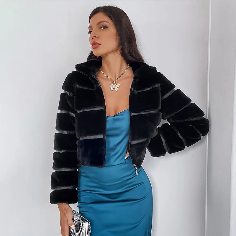 Korean Version of The Popular High Imitation Fox Fur Stitching Fur Coat In The Long Section
Korean Version of The Popular High Imitation Fox Fur Stitching Fur Coat In The Long Section