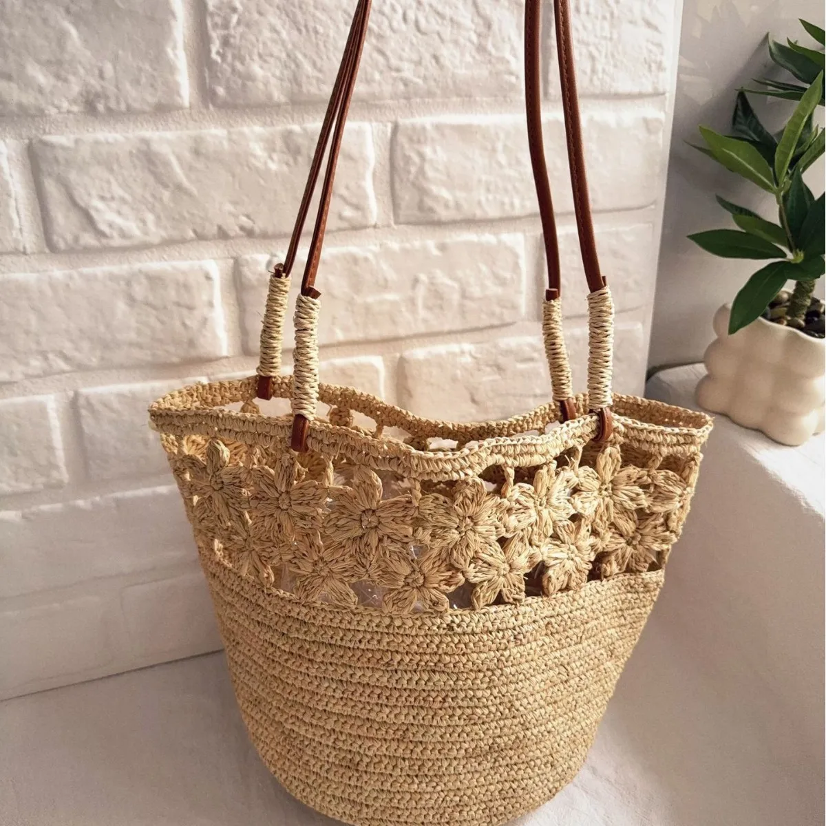 Богемные соломенные сумки из рафии для женщин, пляжная сумка-тоут с цветочным узором, вязаная крючком, женская сумка ручной работы, ажурная плетеная сумка через плечо, дорожная сумка-шоппер
Богемные соломенные сумки из рафии для женщин, пляжная сумка-тоут с цветочным узором, вязаная крючком, женская сумка ручной работы, ажурная плетеная сумка через плечо, дорожная сумка-шоппер