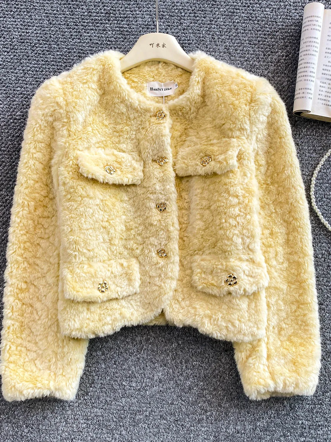 Ele Thiened Soft Mink Velvet round Ne Jaet Women's Autumn Winter Luxury Loose Slimming Top Metal Button ort Coat
Ele Thiened Soft Mink Velvet round Ne Jaet Women's Autumn Winter Luxury Loose Slimming Top Metal Button ort Coat