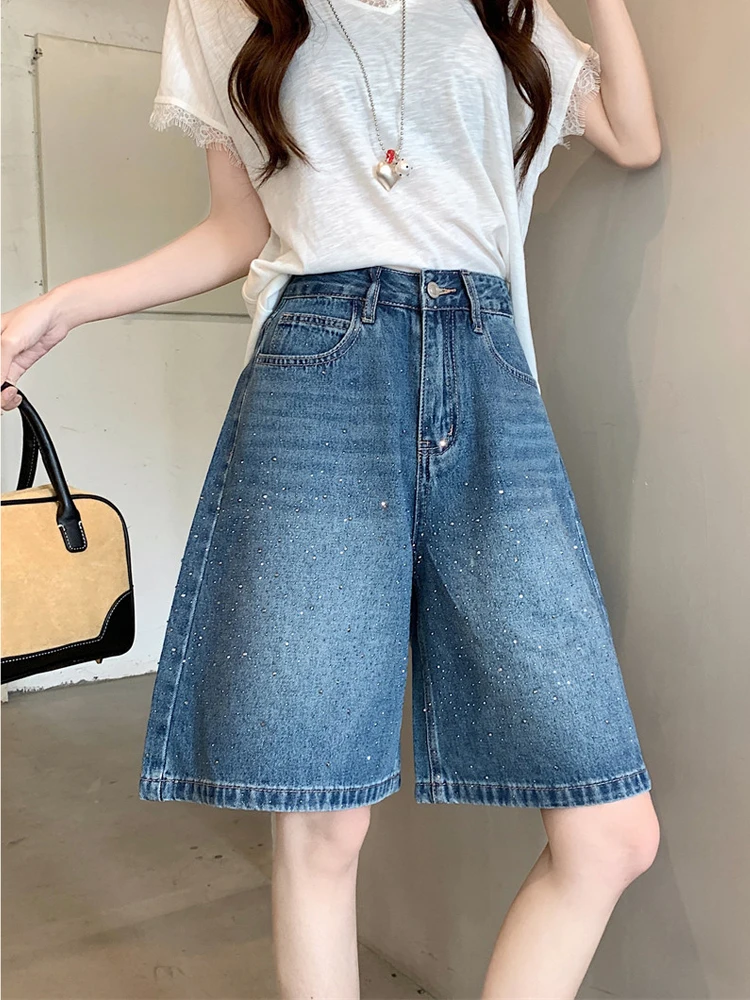 Summer 2026 High Waist Loose Fashionable Rhinestone Five-Point Wide Leg Jeans Casual High Waist Loose Fit Blue Denim Jeans
Summer 2026 High Waist Loose Fashionable Rhinestone Five-Point Wide Leg Jeans Casual High Waist Loose Fit Blue Denim Jeans