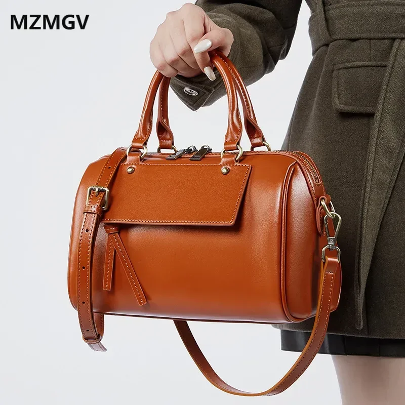 Women Classic Boston Handbag Luxury Design Genuine Cowhide Leather Pillow Bag Vintage Large Capacity Shoulder Crossbody Bag 2024
Women Classic Boston Handbag Luxury Design Genuine Cowhide Leather Pillow Bag Vintage Large Capacity Shoulder Crossbody Bag 2024