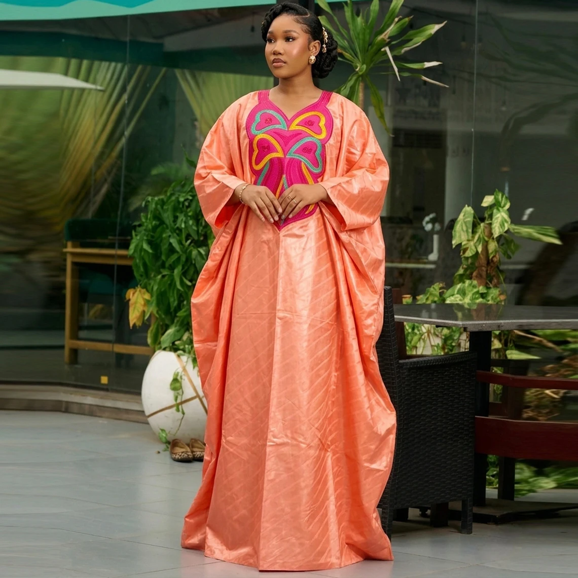 Женское платье-бубу Peach Africa из базина рише, оригинальное нигерийское свадебное платье-дашики из базина рише, 100% хлопок, плотность ткани 70*60, длинное платье-роба
Женское платье-бубу Peach Africa из базина рише, оригинальное нигерийское свадебное платье-дашики из базина рише, 100% хлопок, плотность ткани 70*60, длинное платье-роба