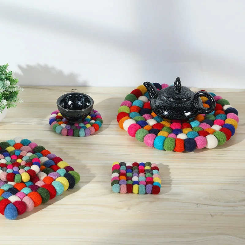 Цветные шарики, тканые коврики для чашек, шерстяной фетр, мягкие подставки для стола, милые настольные роскошные подставки для чашек, натуральные плетения, забавные обеденные аксессуары
Цветные шарики, тканые коврики для чашек, шерстяной фетр, мягкие подставки для стола, милые настольные роскошные подставки для чашек, натуральные плетения, забавные обеденные аксессуары