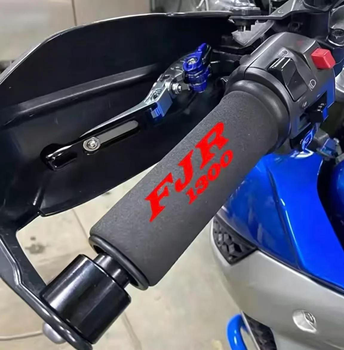 Non-Slip Anti-Vibration Motorcycle Handlebar Grips Sponge Grip for YAMAHA FJR 1300 Comfortable Riding Experience
Non-Slip Anti-Vibration Motorcycle Handlebar Grips Sponge Grip for YAMAHA FJR 1300 Comfortable Riding Experience
