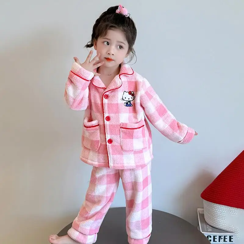 Пижамы Sanrio Hello Kitty, комплект из двух предметов, осенние утепленные топы для девочек, брюки, детская модная новая повседневная домашняя одежда с героями мультфильмов в стиле каваи, аниме
Пижамы Sanrio Hello Kitty, комплект из двух предметов, осенние утепленные топы для девочек, брюки, детская модная новая повседневная домашняя одежда с героями мультфильмов в стиле каваи, аниме