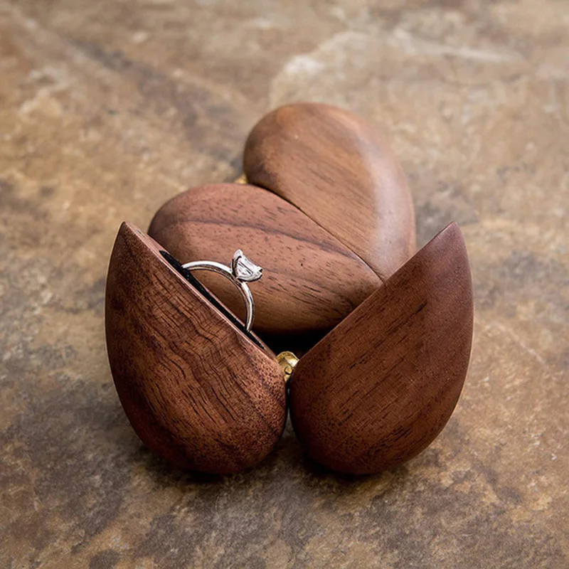 Creative Heart Shape Propose Solid Color Classical Magnetic Closure Hand Grinding Jewelry Storage Case Black Walnut Ring Box
Creative Heart Shape Propose Solid Color Classical Magnetic Closure Hand Grinding Jewelry Storage Case Black Walnut Ring Box