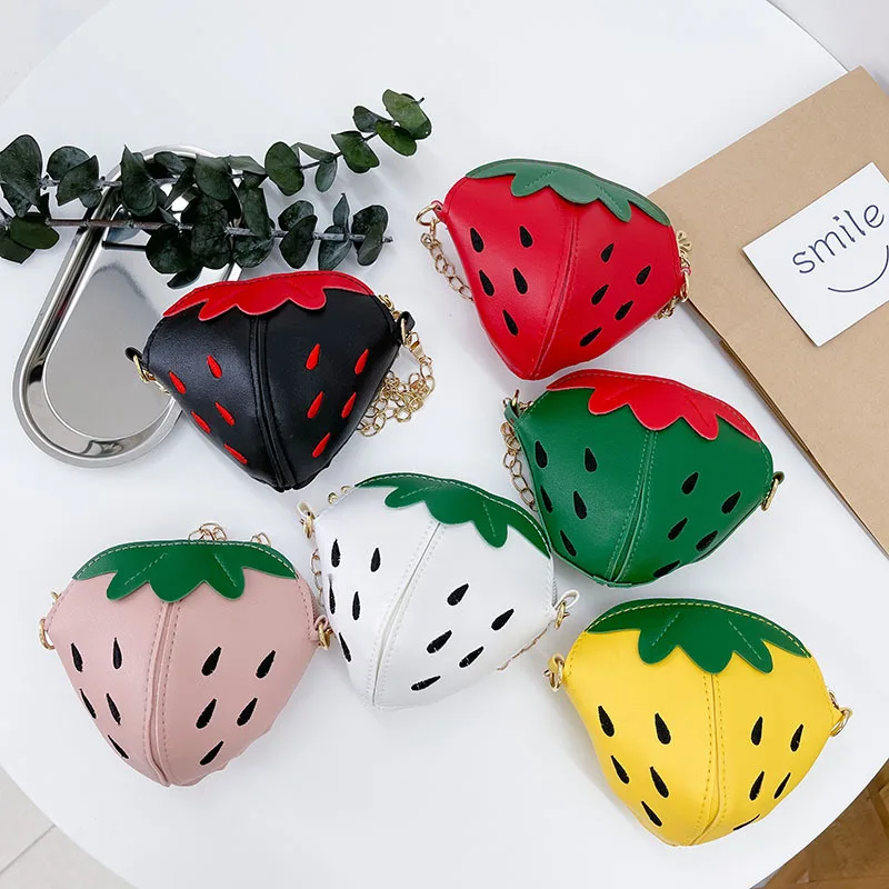 PU leather children's crossbody bag, cute color-blocking strawberry single-shoulder chain bag, student mini coin purse
PU leather children's crossbody bag, cute color-blocking strawberry single-shoulder chain bag, student mini coin purse