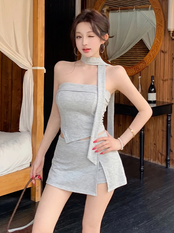 Sexy Chic Two-Piece Set High-Waisted Short Shorts Split Design Halter Neck Top Summer Fashion Women's Ensemble Anti-Wrinkle
Sexy Chic Two-Piece Set High-Waisted Short Shorts Split Design Halter Neck Top Summer Fashion Women's Ensemble Anti-Wrinkle