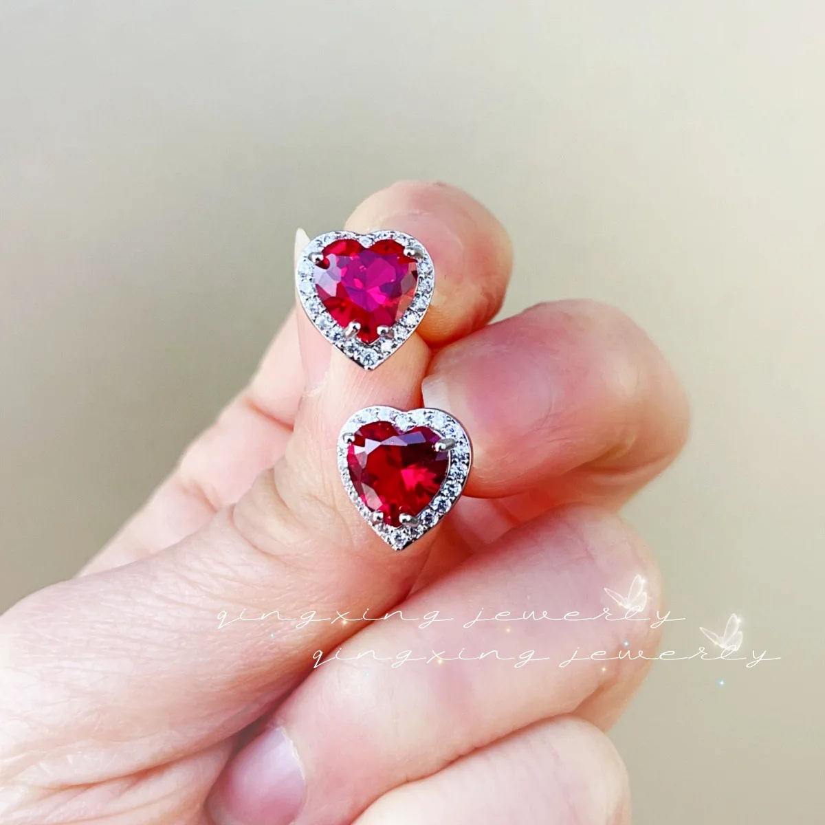 1.9ct Created Red Ruby 925 Sterling Silver Love Heart Stud Earrings for Woman Fashion Gemstone Jewelry Valentine's Day Gift
1.9ct Created Red Ruby 925 Sterling Silver Love Heart Stud Earrings for Woman Fashion Gemstone Jewelry Valentine's Day Gift
