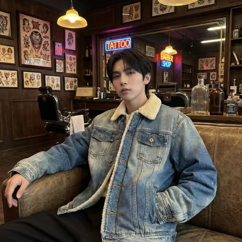 Куртка из плотного хлопка с воротником из овечьей шерсти, утепленная, для мужчин и женщин, осенне-зимняя, модная, в стиле джинсов...
Куртка из плотного хлопка с воротником из овечьей шерсти, утепленная, для мужчин и женщин, осенне-зимняя, модная, в стиле джинсов...