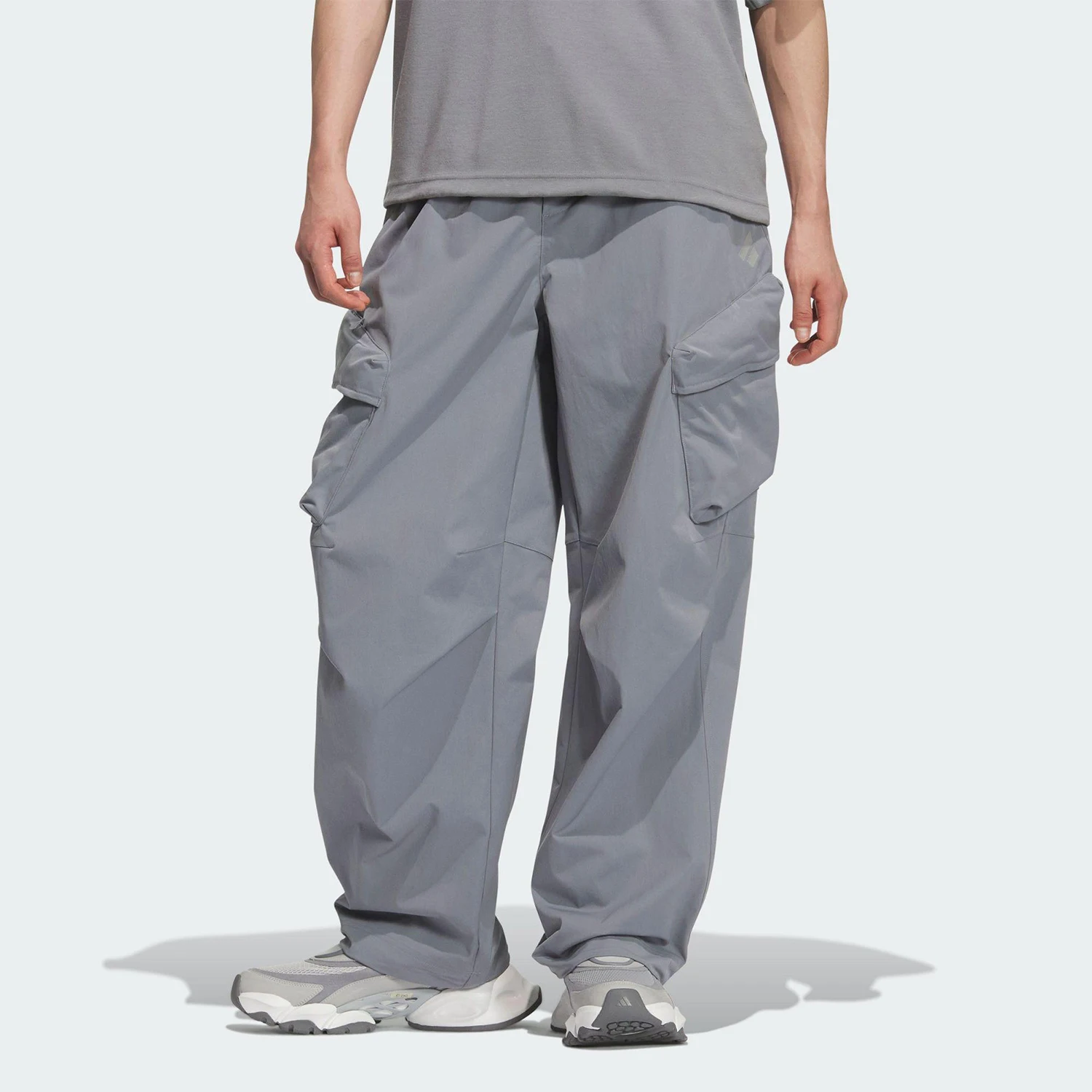 Оригинальные мужские спортивные брюки Adidas Future Style из тканого материала KR4469
Оригинальные мужские спортивные брюки Adidas Future Style из тканого материала KR4469