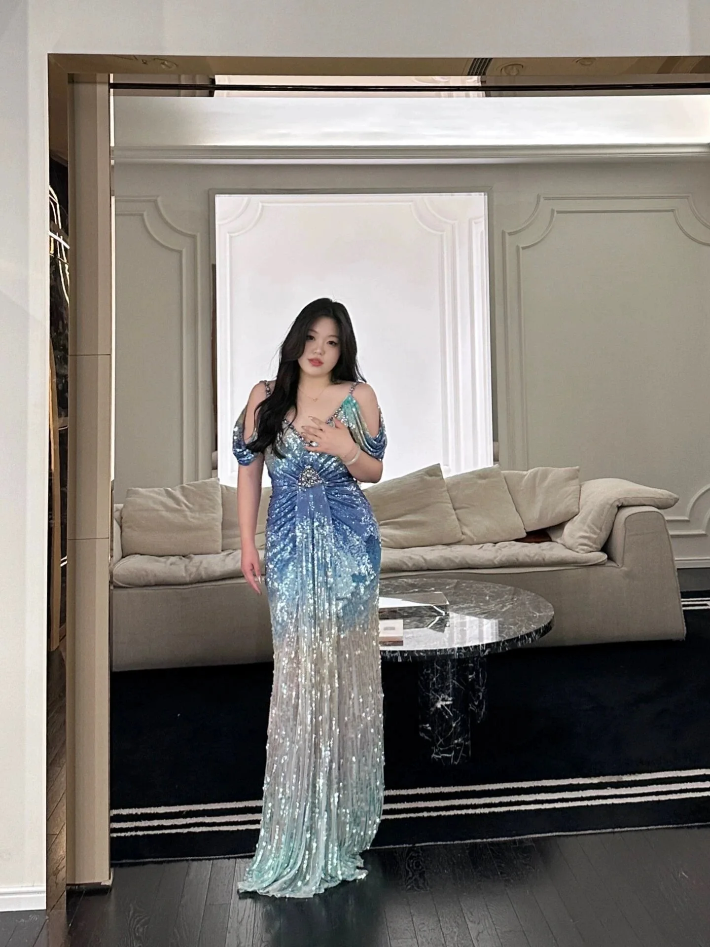 Сексуальное синее платье-русалка с блестящей юбкой из пайеток, длинное вечернее платье с высокой талией, на молнии, без рукавов, для выступлений
Сексуальное синее платье-русалка с блестящей юбкой из пайеток, длинное вечернее платье с высокой талией, на молнии, без рукавов, для выступлений