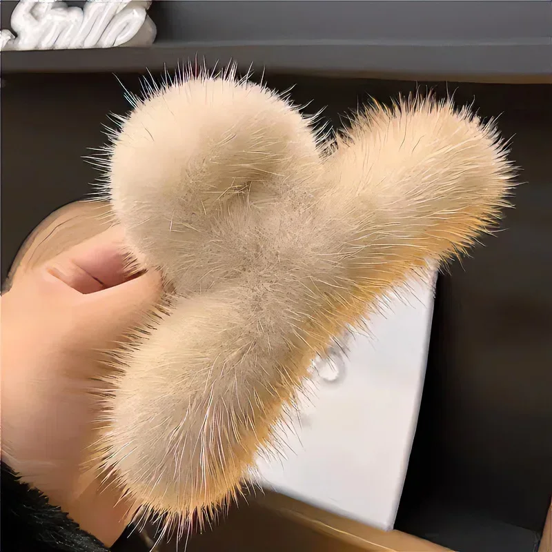 Agarre de pelo de visón, adecuado para niñas y mujeres, linda horquilla coreana de felpa, clip para la cabeza trasera
Agarre de pelo de visón, adecuado para niñas y mujeres, linda horquilla coreana de felpa, clip para la cabeza trasera